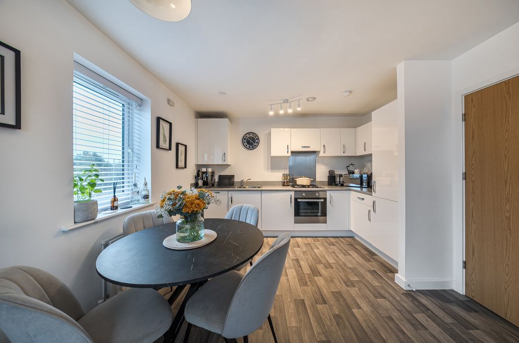 Property photo 3 of 8 1381681-12-691d9c...