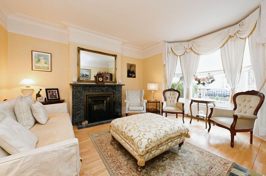 Property photo 2 of 33