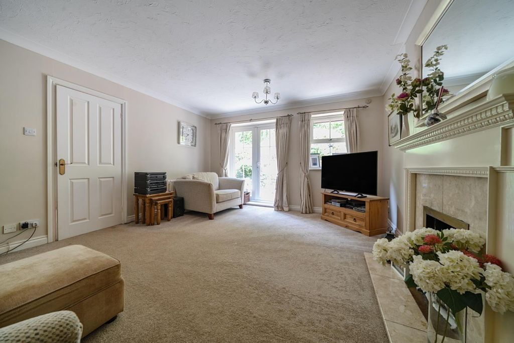 Property photo 2 of 20 19-681B8c172Ef75-1286163-Arw-19 .Jpg