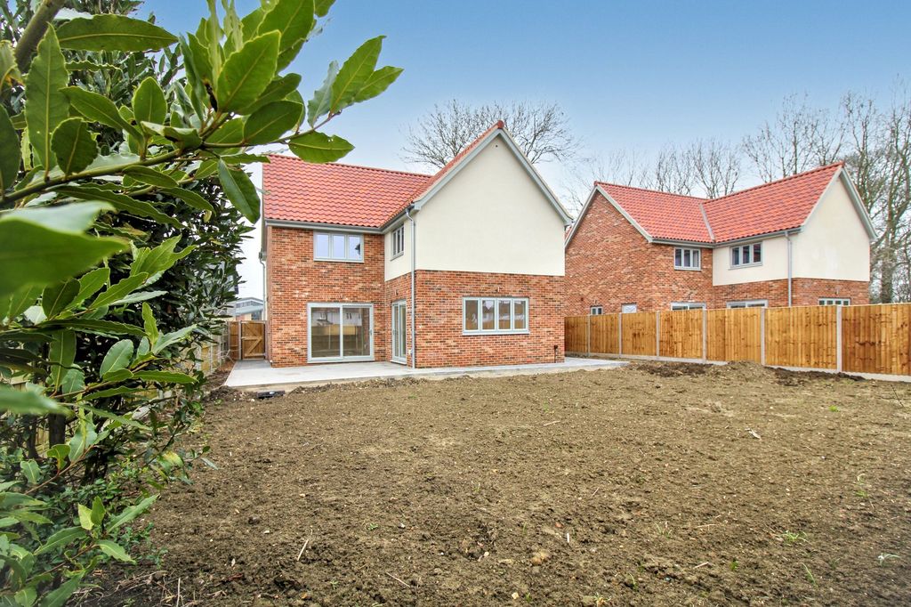 Property photo 3 of 25 Rear Garden