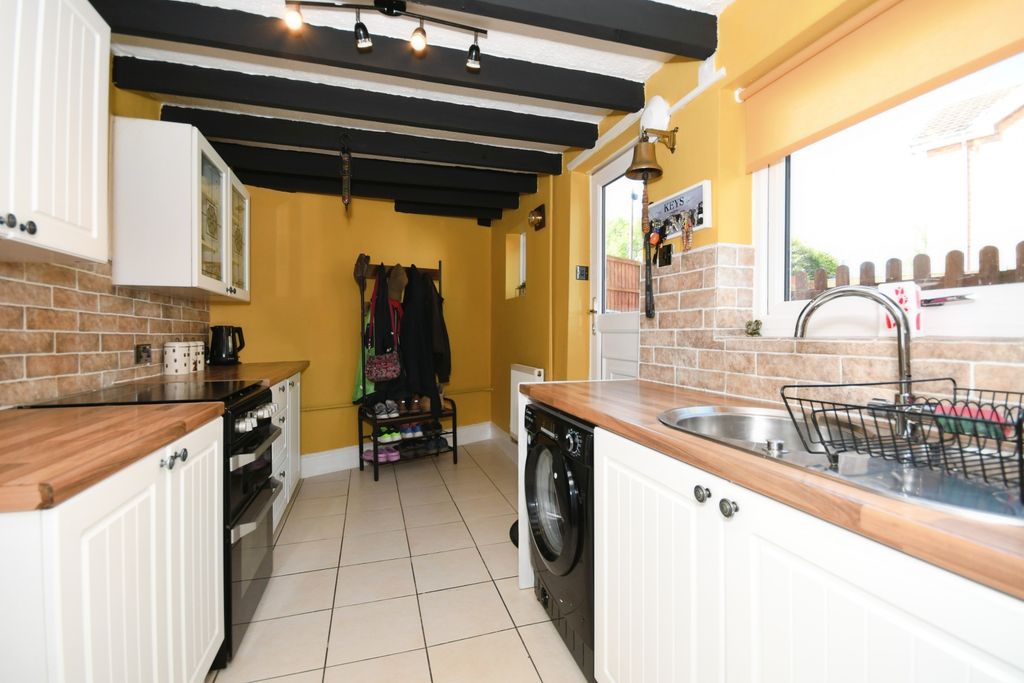 Property photo 3 of 15 Kitchen