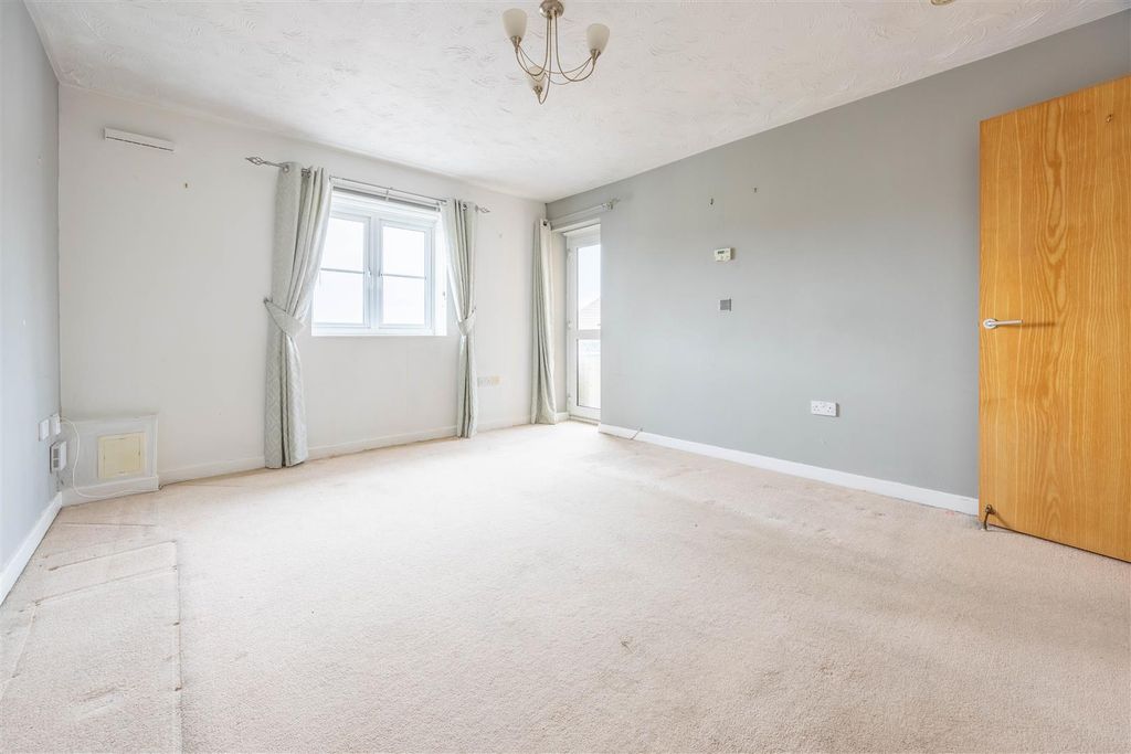 Property photo 2 of 11 Lounge