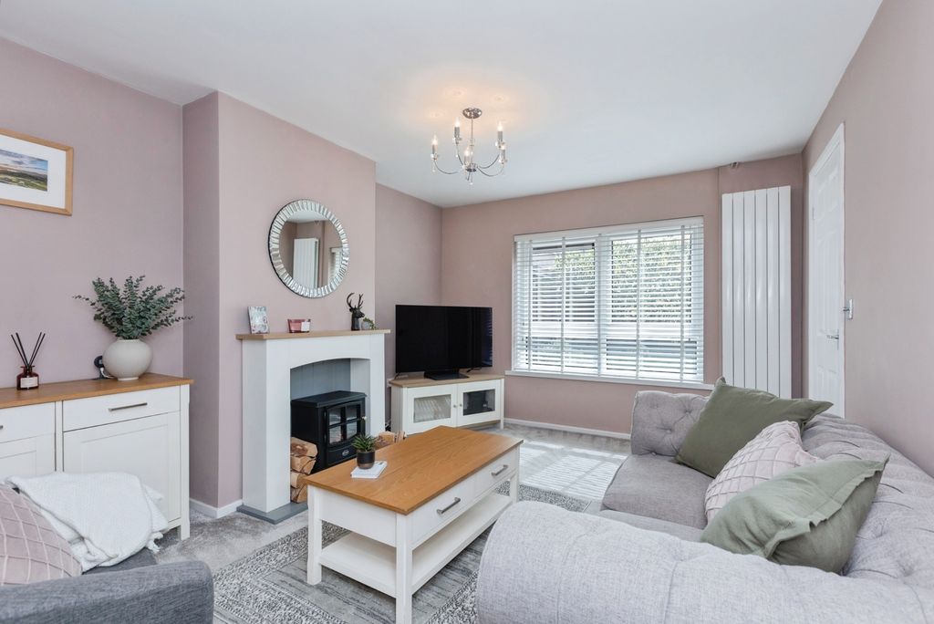 Property photo 3 of 17 Lounge