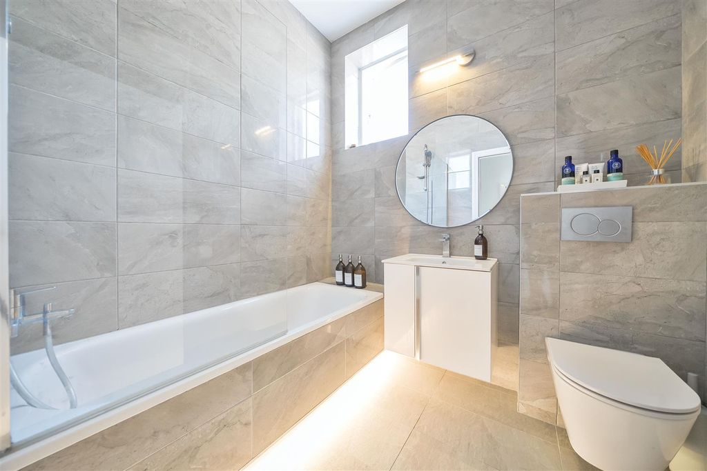 Property photo 3 of 13 21-681Dff7750474-1286452-Arw-21-1.Jpg