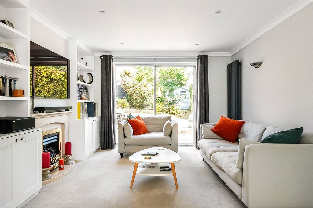 Property photo 3 of 18 Sitting Room