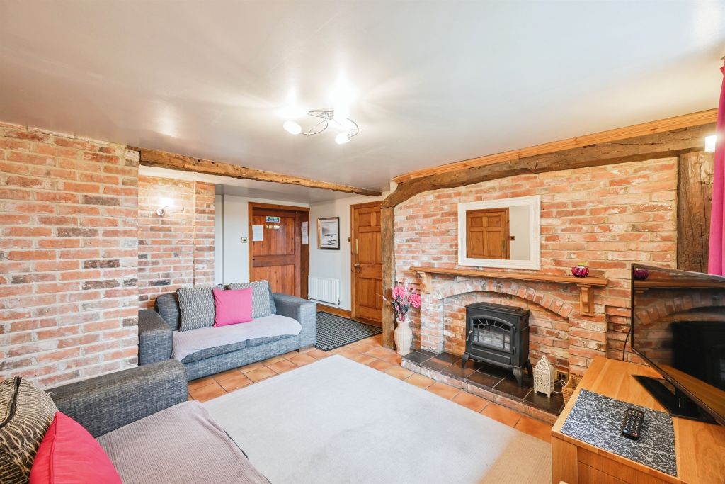 Property photo 2 of 17 Lounge: