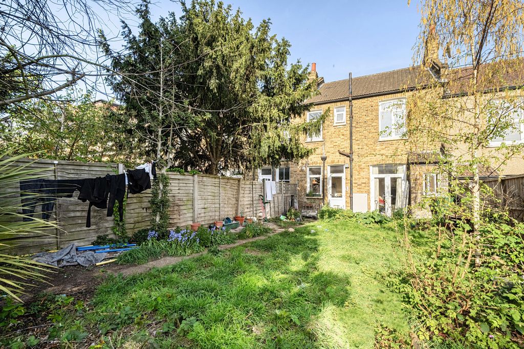 Property photo 2 of 7 Garden