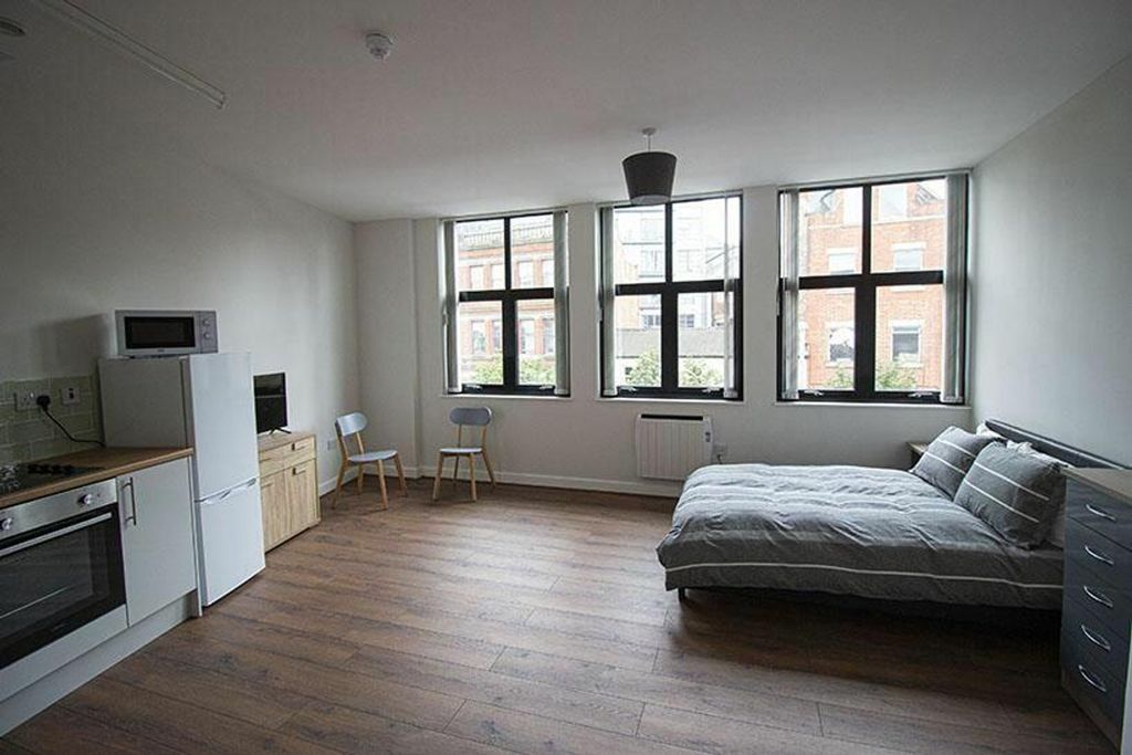 Property photo 1 of 4 Bright And Spacious Double Bedroom Featuring Large...