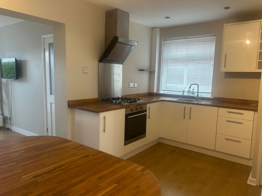 Property photo 2 of 18 Kitchen