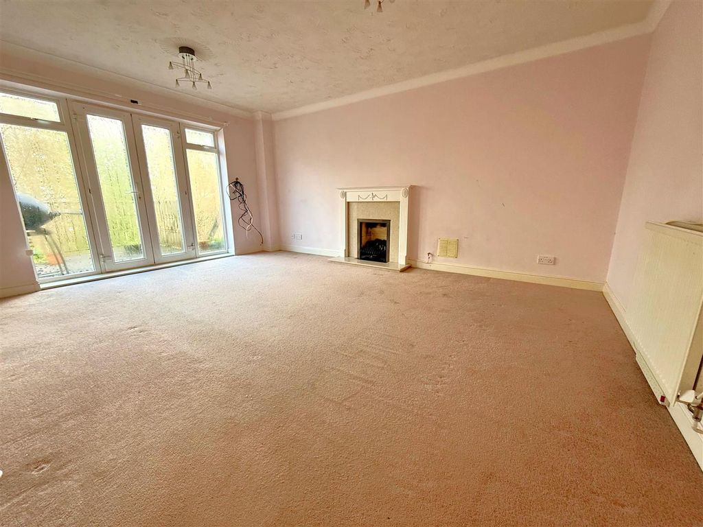 Property photo 3 of 20 Lounge.Jpg