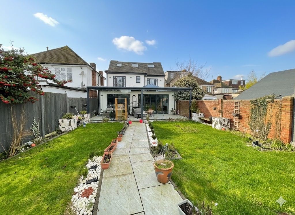 Property photo 2 of 24 4889501