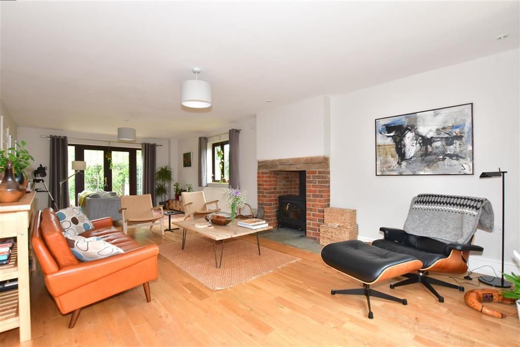 Property photo 3 of 20 Lounge