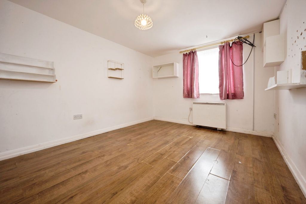 Property photo 3 of 35 Pbox-Img.Jpg