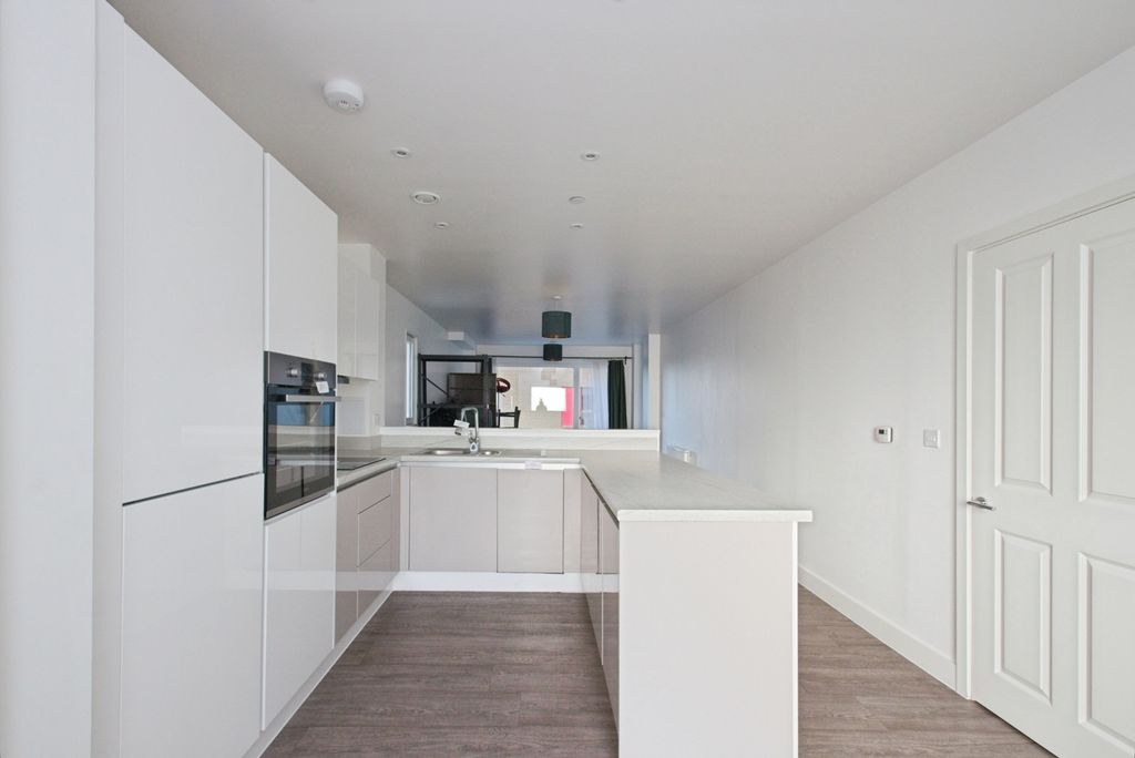 Property photo 3 of 14 Photo