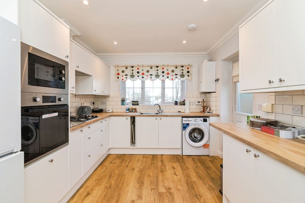 Property photo 2 of 19 Kitchen