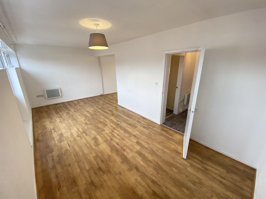 Property photo 2 of 25 Lounge