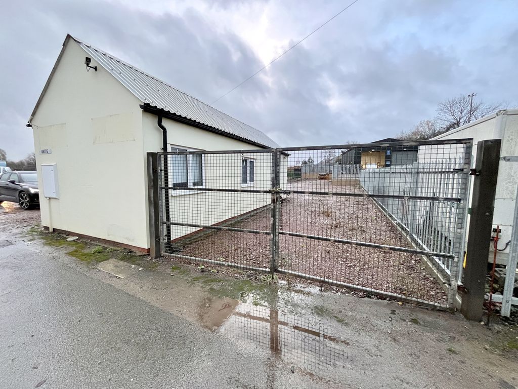 Property photo 1 of 3 Workshop And Yard