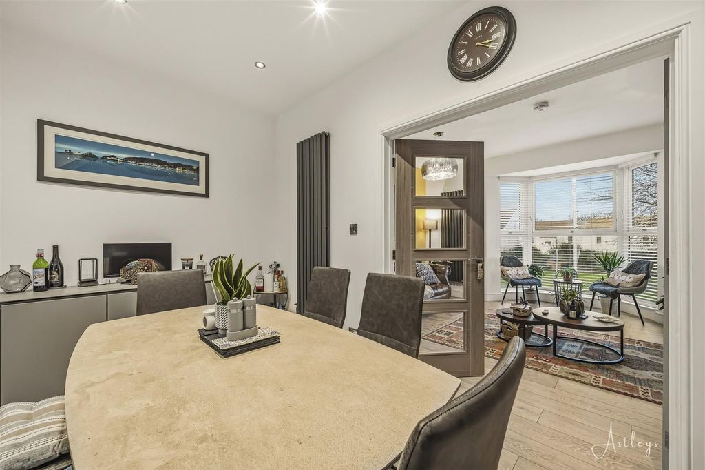 Property photo 3 of 16 Dining Room