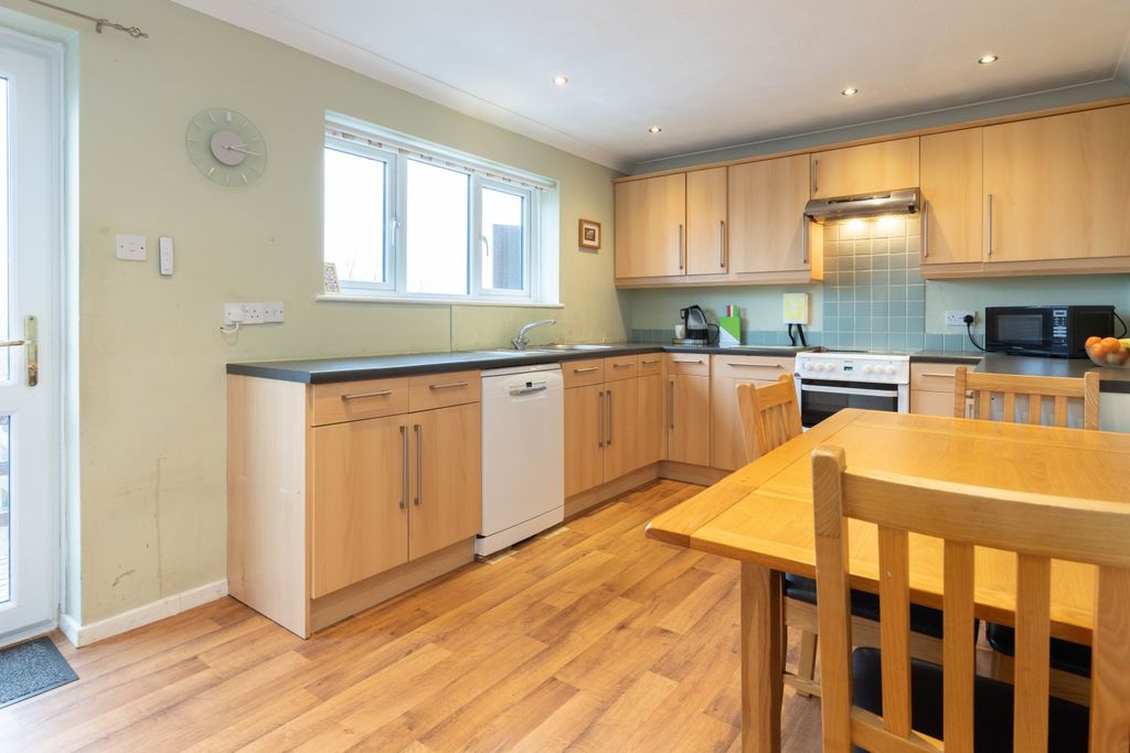 Property photo 3 of 14 271940