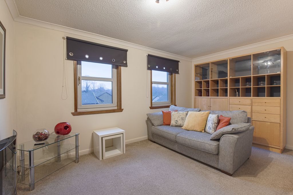 Property photo 3 of 8 Livingangle1