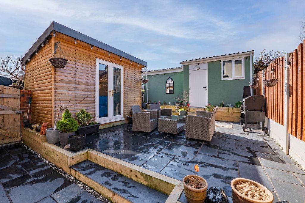 Property photo 3 of 27