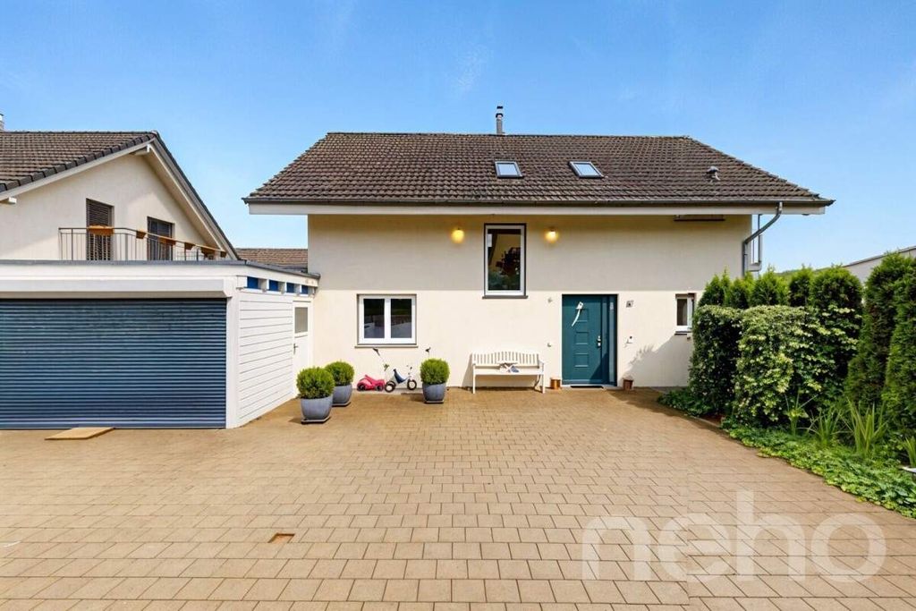 Property photo 1 of 12