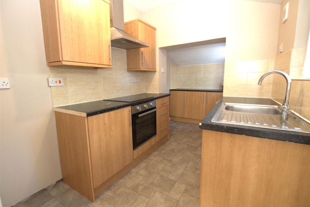 Property photo 3 of 9 Kitchen .Jpg