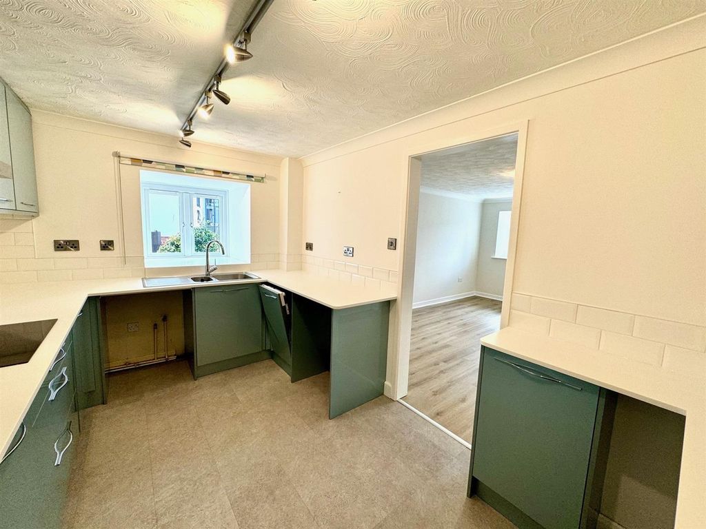 Property photo 3 of 13 Kitchen