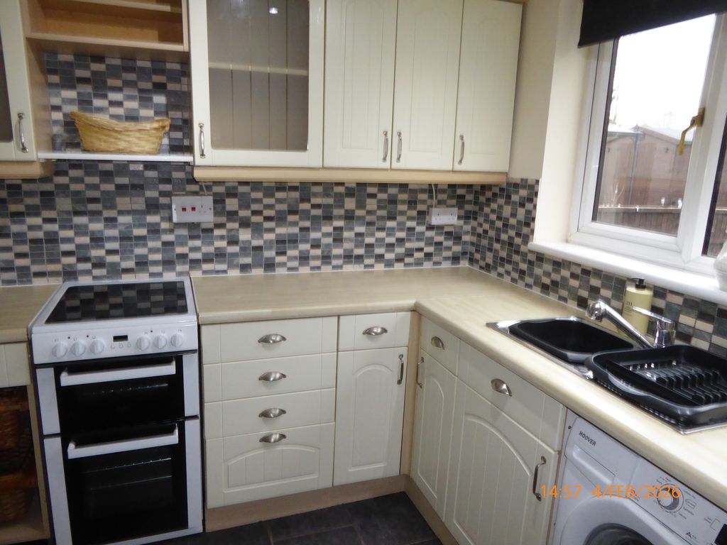 Property photo 2 of 9 Kitchen