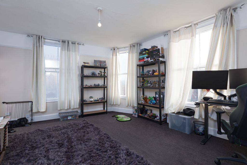 Property photo 2 of 28