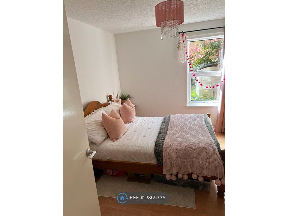 Property photo 2 of 6 Double Bedroom