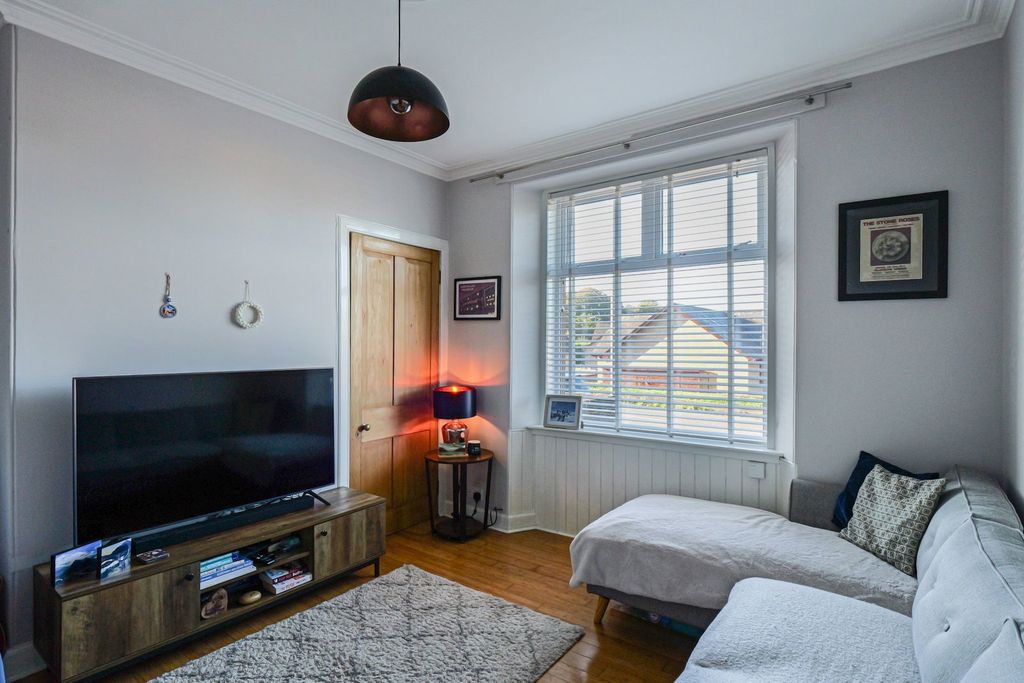 Property photo 2 of 28