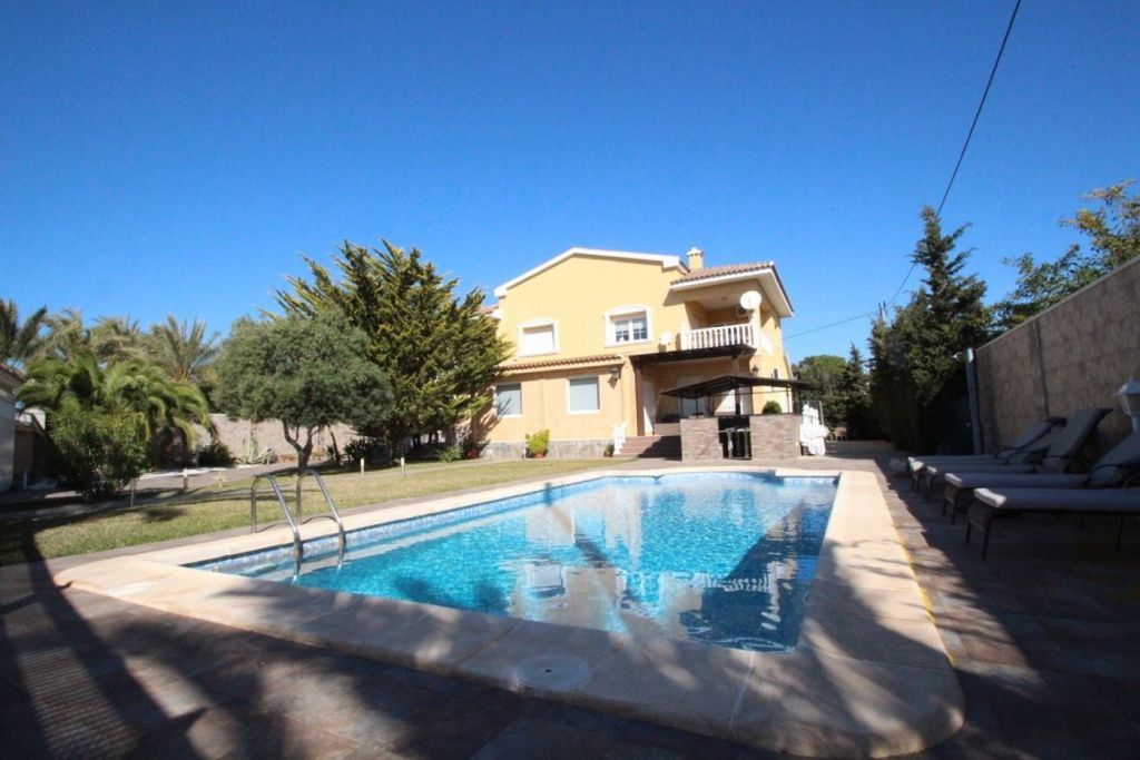 Property photo 1 of 36