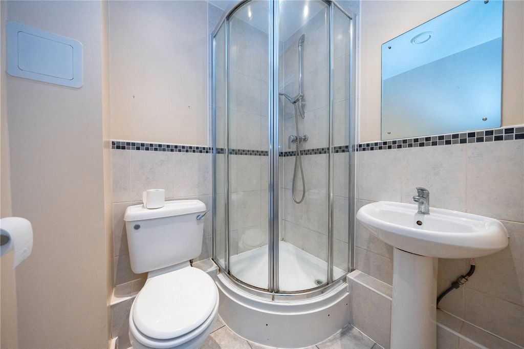 Property photo 3 of 12 En Suite