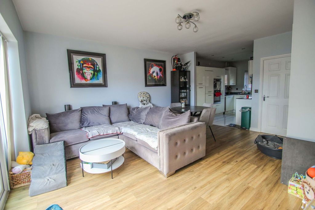 Property photo 2 of 11