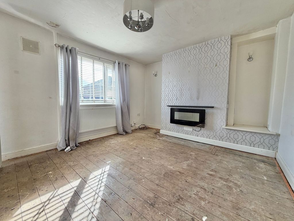 Property photo 3 of 9 Lounge