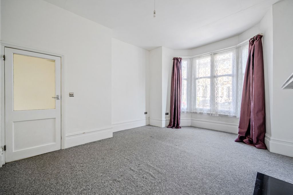 Property photo 3 of 14 24-6A7B1790E71Ef-...