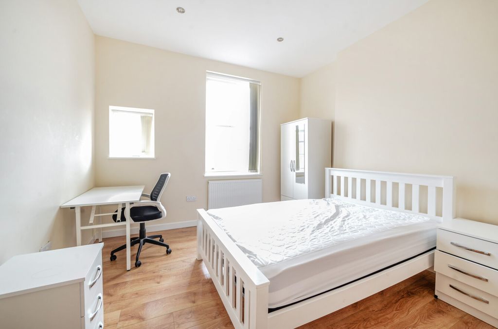 Property photo 3 of 11 1345299-4-68Adb15...