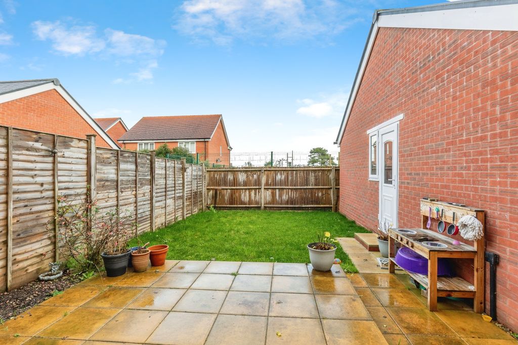 Property photo 2 of 21 Garden