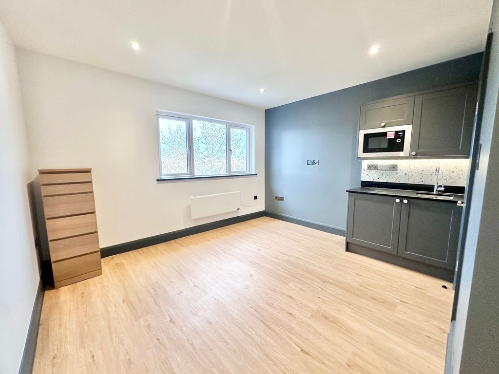 Property photo 1 of 8 Room 7