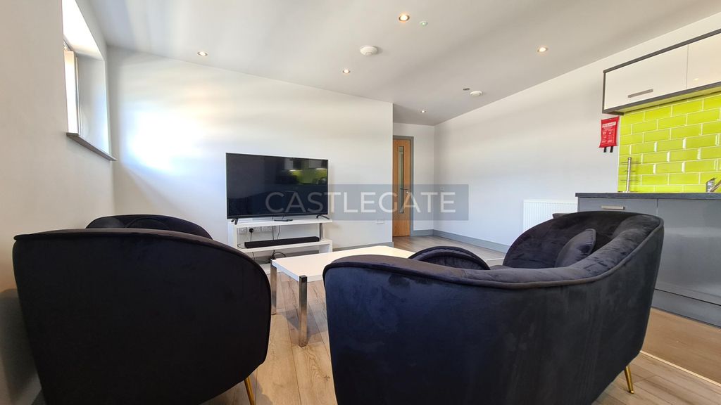 Property photo 3 of 14 Flat 13, Dundas Works, 15-17 Dundas Street, Huddersfield, HD1 2He (5)