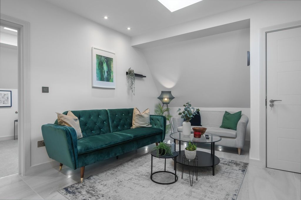 Property photo 2 of 39