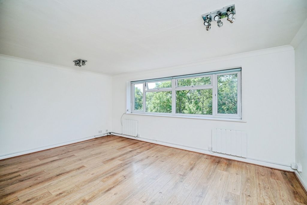 Property photo 3 of 16 Photo
