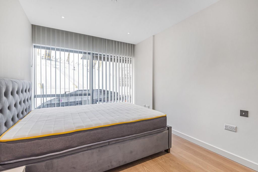 Property photo 3 of 22 Bedroom