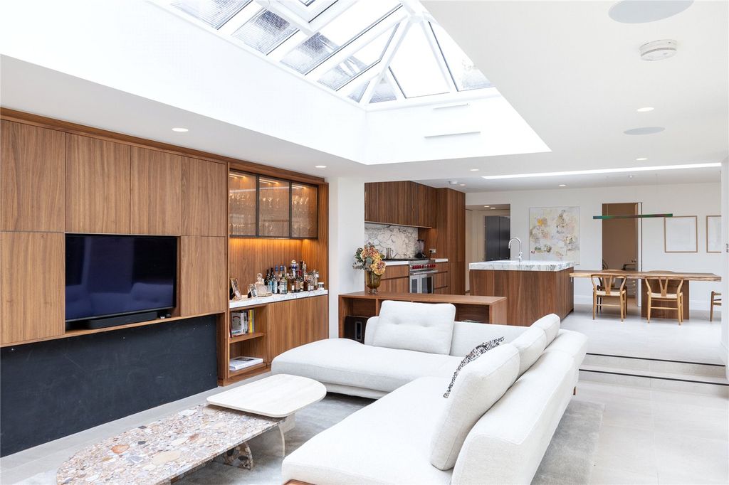 Property photo 3 of 25 Living Area