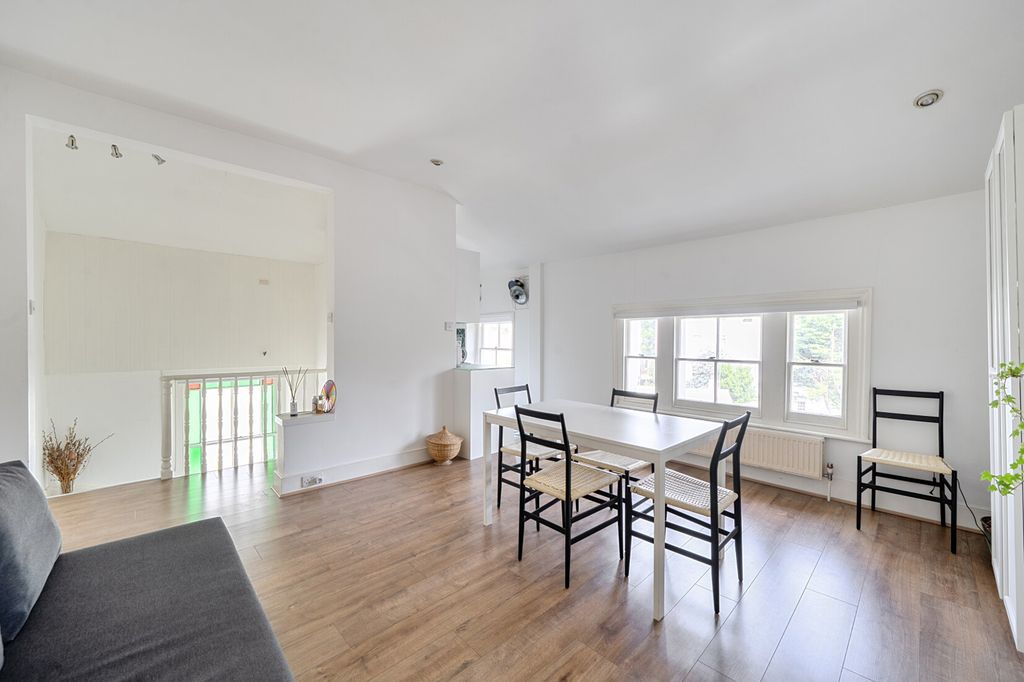 Property photo 1 of 11 Kitchen/Reception
