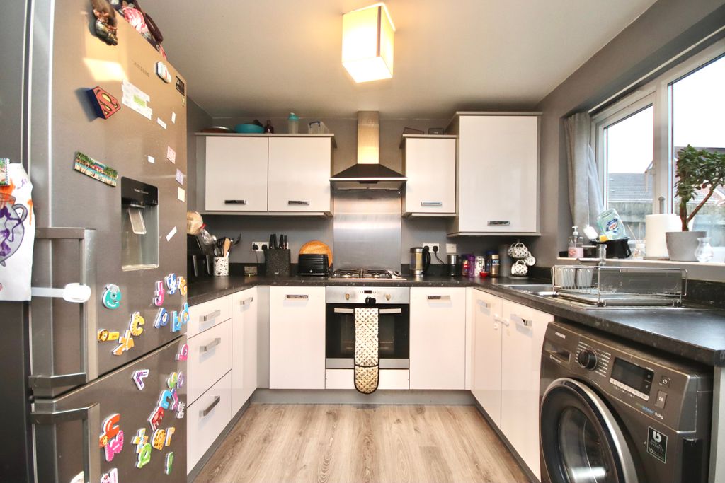 Property photo 2 of 13