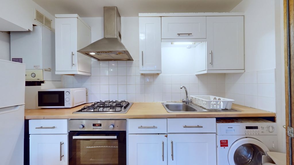 Property photo 2 of 17 Kitchen