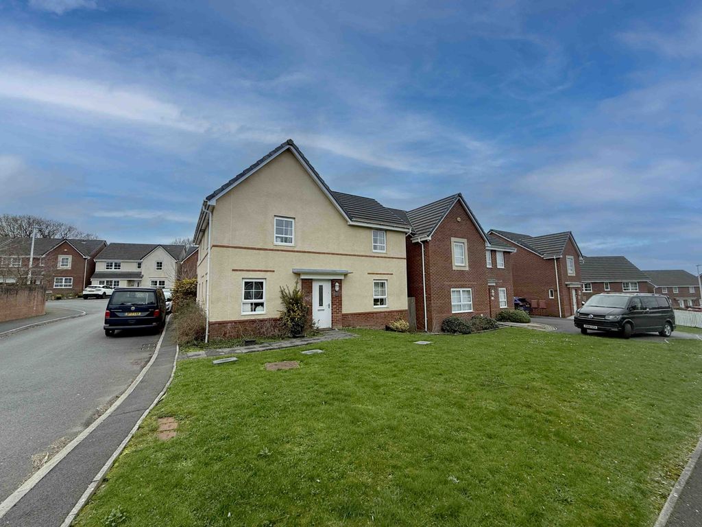 Property photo 1 of 18 4 Bedroom House For Sale In Heol Pentre Bach, Gorseinon