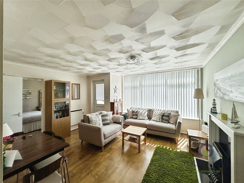 Property photo 3 of 10 Lounge